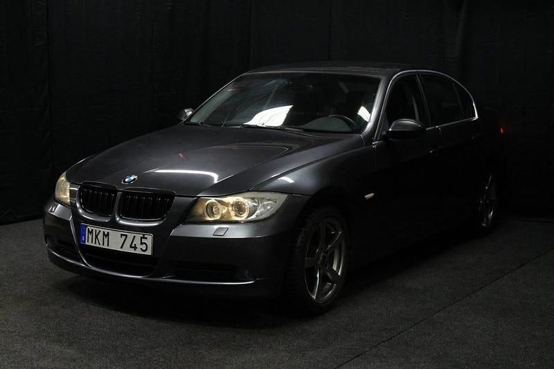 Begagnad BMW 325 197 HK (144 kW) 2008 Grå Sedan