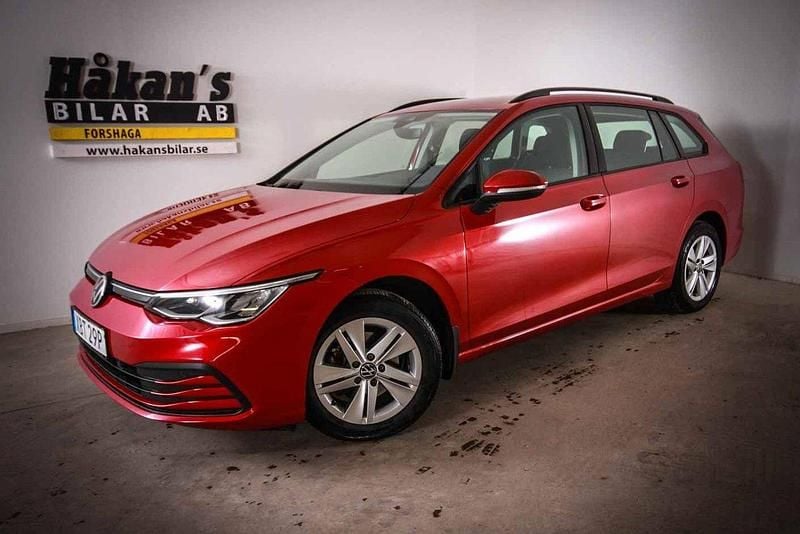 Röd Begagnad 2022 VW Golf VIII Kombi | 269 500 kr (Marknadspris) - Bild 1/4