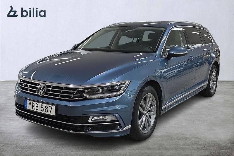 Blå Begagnad 2018 VW Passat R-line Kombi | 214 000 kr (Bra pris) - Bild 1/3