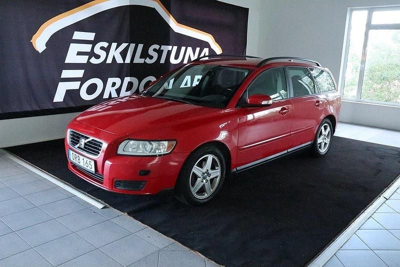 Röd Begagnad 2007 Volvo V50 Kinetic Kombi | 54 900 kr (Dyr) - Bild 1/4