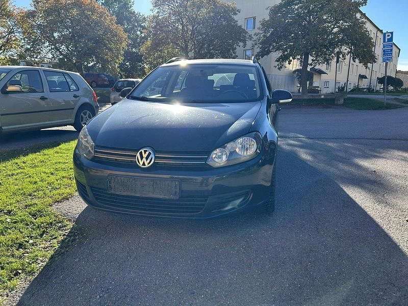 Svart Begagnad 2011 VW Golf VI Kombi | 39 999 kr (Superpris) - Bild 1/4