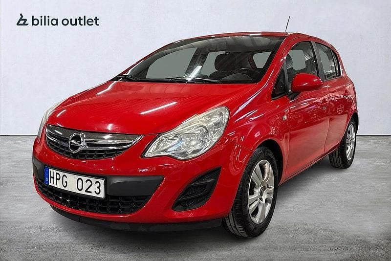 Röd Begagnad 2013 Opel Corsa Enjoy Halvkombi | 59 900 kr (Marknadspris) - Bild 1/3