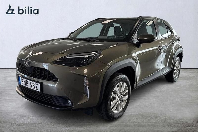 Grön Begagnad 2024 Toyota Yaris Cross Active SUV | 299 900 kr (Marknadspris) - Bild 1/3