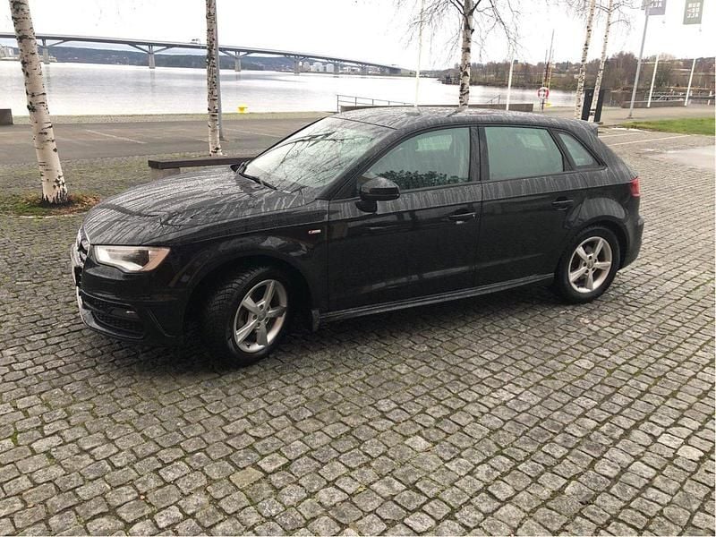 Svart Begagnad 2016 Audi A3 Sportback Attraction Halvkombi | 119 000 kr (Bra pris) - Bild 1/4