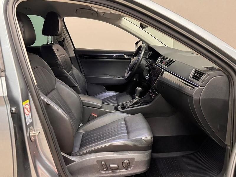 Begagnad Skoda Superb Business Line 190 HK (139 kW) 2018 Grå Kombi