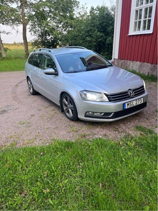 Silver Begagnad 2012 VW Passat Kombi | 70 000 kr (Bra pris) - Bild 1/4