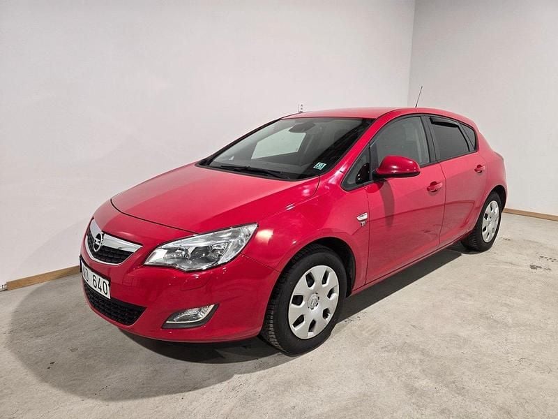 Röd Begagnad 2011 Opel Astra Enjoy Halvkombi | 39 500 kr (Bra pris) - Bild 1/4
