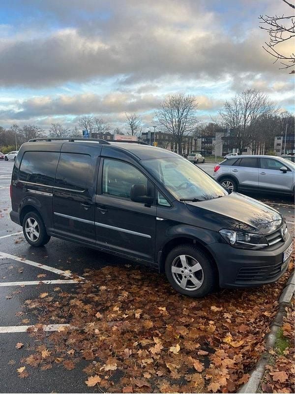 Svart Begagnad 2017 VW Caddy Maxi Minibuss | 109 000 kr (Marknadspris) - Bild 1/1