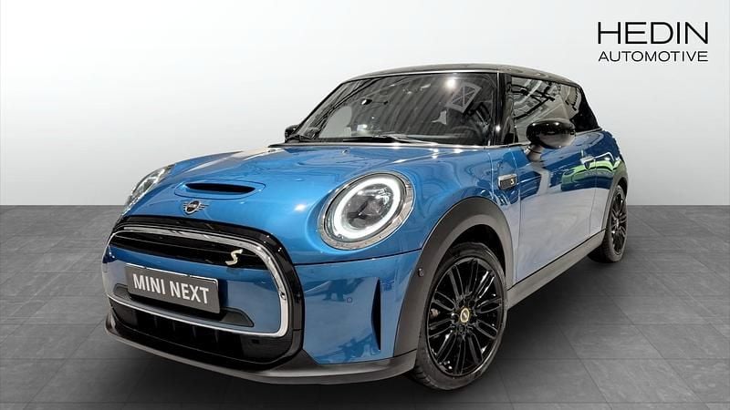 Blå Begagnad 2023 Mini Cooper SE Halvkombi | 254 700 kr (Marknadspris) - Bild 1/4