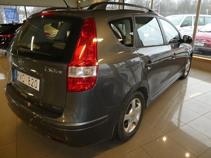 Begagnad Hyundai i30 Select 90 HK (66 kW) 2011 Grå Kombi
