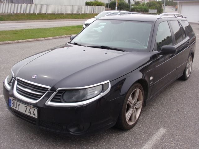 Svart Begagnad 2009 Saab 9-5 Griffin Kombi | 29 500 kr (Marknadspris) - Bild 1/4
