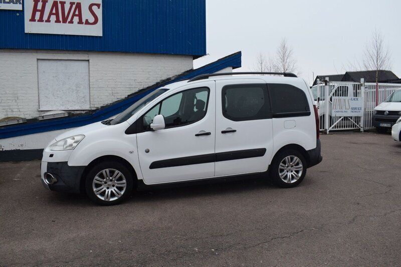Vit Begagnad 2013 Peugeot Partner Tepee Minibuss | 59 500 kr (Marknadspris) - Bild 1/4