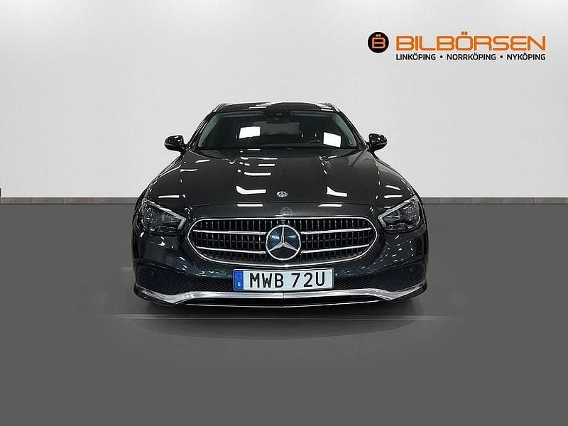 Grå Begagnad 2020 Mercedes E220 Avantgarde Kombi | 349 900 kr (Bra pris) - Bild 1/4