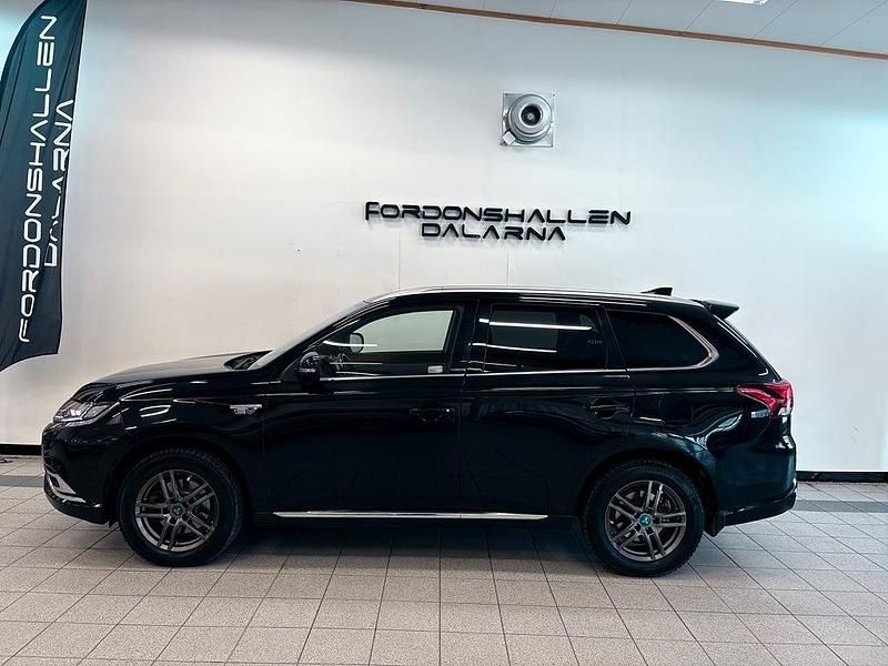 Begagnad Mitsubishi Outlander P-HEV 135 HK (99 kW) 2019 Svart SUV