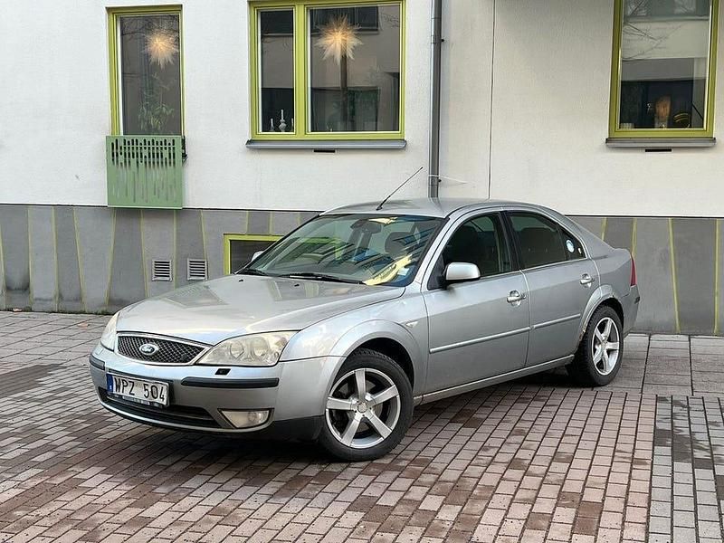 Silver Begagnad 2005 Ford Mondeo S Halvkombi | 9 700 kr (Marknadspris) - Bild 1/4