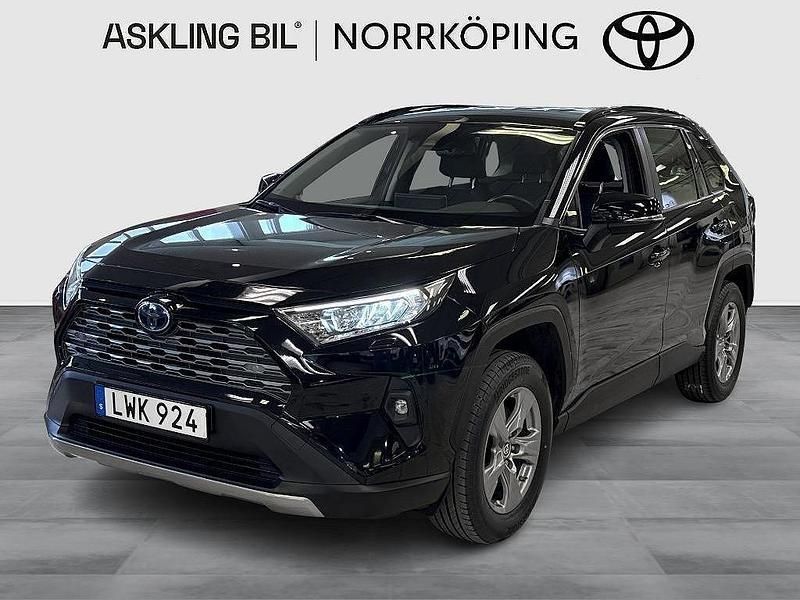Svart Begagnad 2022 Toyota RAV4 Hybrid Active SUV | 369 000 kr (Marknadspris) - Bild 1/3