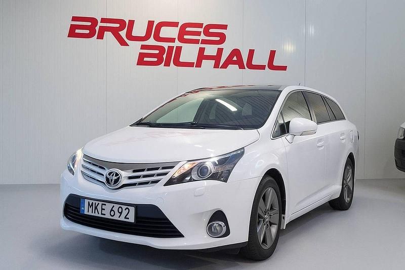 Vit Begagnad 2014 Toyota Avensis Multidrive S Kombi | 94 900 kr (Marknadspris) - Bild 1/4