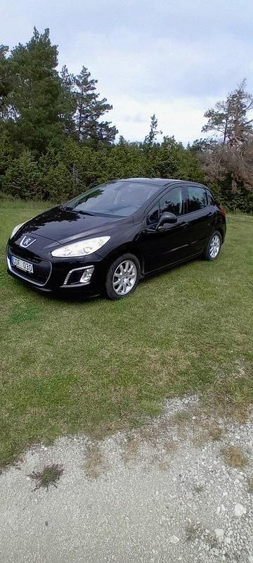 Svart Begagnad 2013 Peugeot 308 Halvkombi | 65 000 kr (Dyr) - Bild 1/4
