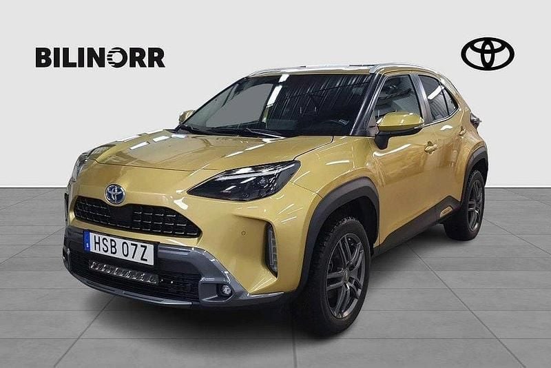 Gul Begagnad 2022 Toyota Yaris Cross SUV | 299 900 kr (Marknadspris) - Bild 1/4