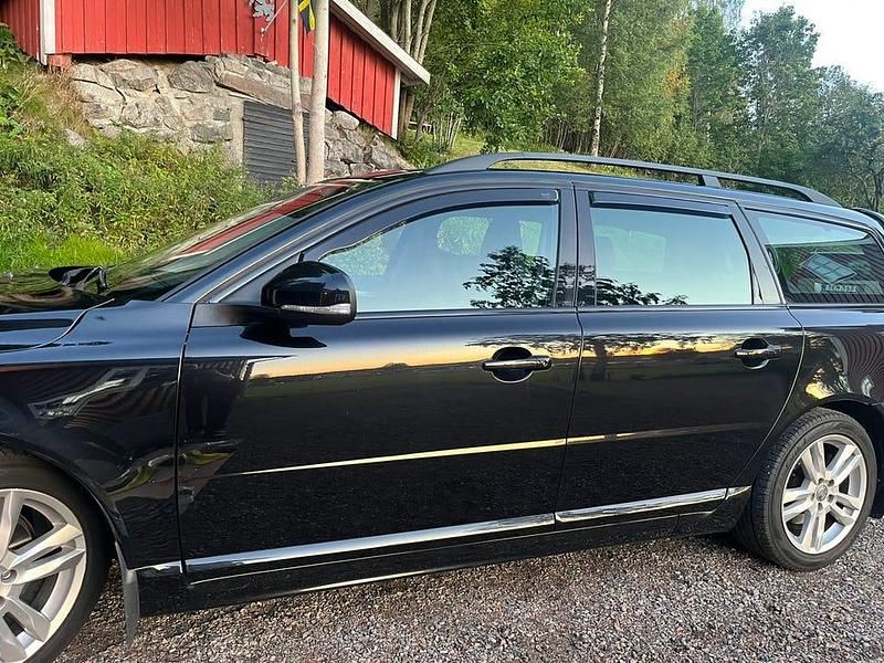 Begagnad 2013 Volvo V70 Kombi | 129 000 kr - Bild 1/4