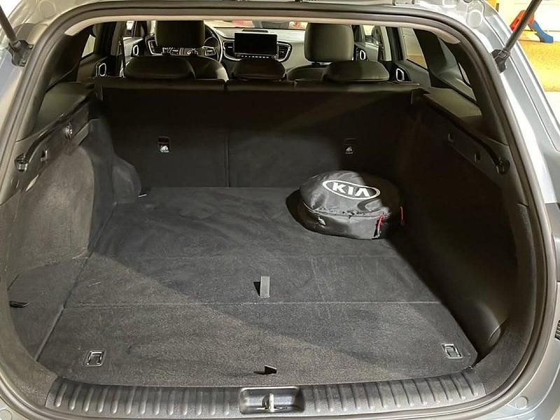 Begagnad Kia Ceed Sportswagon Advance 105 HK (77 kW) 2020 Grå Kombi