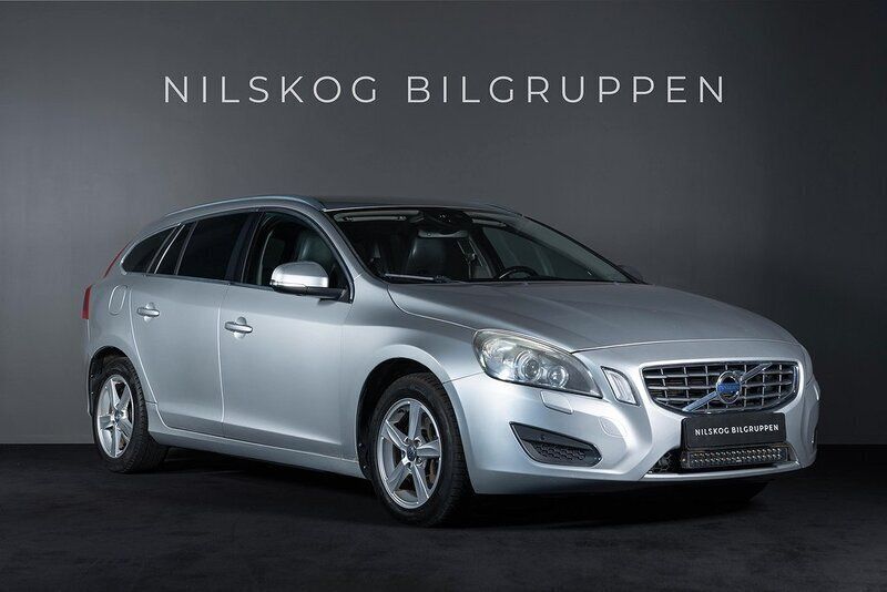 Ljusgrå Begagnad 2010 Volvo V60 Summum Kombi | 89 900 kr (Dyr) - Bild 1/4