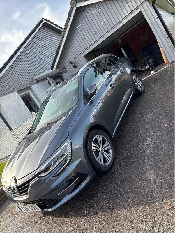 Grå Begagnad 2021 Renault Mégane GrandTour Kombi | 160 000 kr (Marknadspris) - Bild 1/4