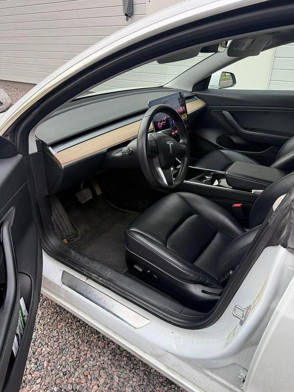 Begagnad Tesla Model 3 Long Range AWD 324 kW (441 HK) 2019 Sedan