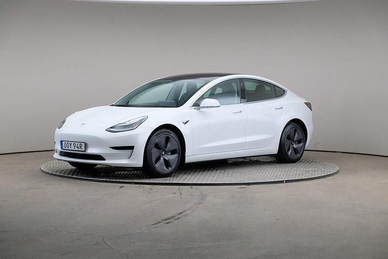 Vit Begagnad 2020 Tesla Model 3 Standard Range Plus Sedan | 255 000 kr (Marknadspris) - Bild 1/4