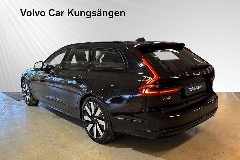 Begagnad Volvo V90 350 HK (257 kW) 2025 Svart Kombi