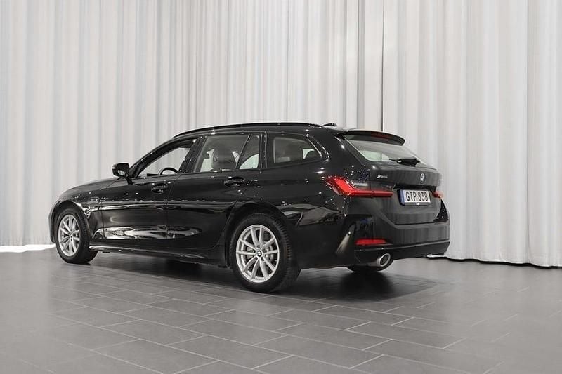 Begagnad BMW 330 184 HK (135 kW) 2023 Svart Kombi