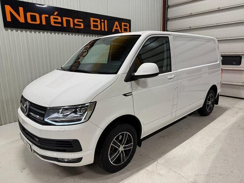 Vit Begagnad 2017 VW T6 Van | 159 000 kr (Marknadspris) - Bild 1/4