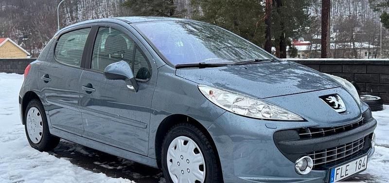 Grå Begagnad 2007 Peugeot 207 Sport Halvkombi | 38 500 kr (Marknadspris) - Bild 1/3