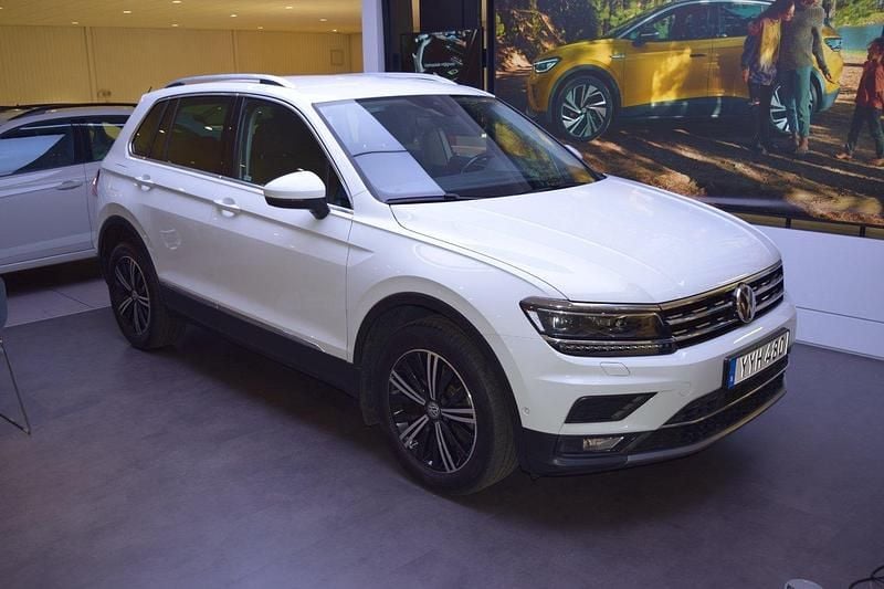 Vit Begagnad 2018 VW Tiguan GT SUV | 238 900 kr (Bra pris) - Bild 1/4