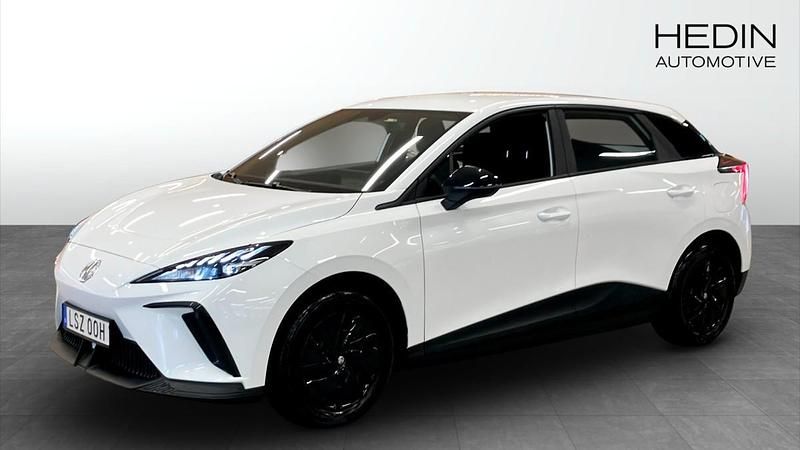 Vit (white) Begagnad 2023 MG MG4 EV Halvkombi | 259 900 kr - Bild 1/4