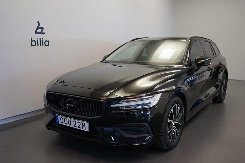 Svart Begagnad 2019 Volvo V60 Momentum Kombi | 239 500 kr (Marknadspris) - Bild 1/3