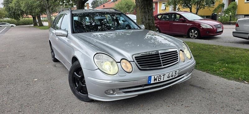 Silver Begagnad 2004 Mercedes E240 Kombi | 43 000 kr (Marknadspris) - Bild 1/4