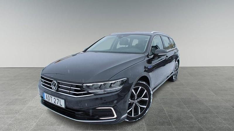 Begagnad VW Passat GTE 218 HK (160 kW) 2023 Grå Kombi