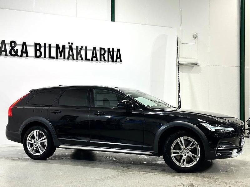 Begagnad Volvo V90 CC Plus 190 HK (139 kW) 2017 Svart Kombi