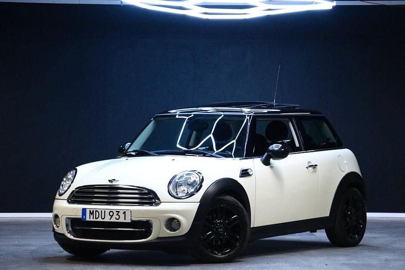 Vit Begagnad 2013 Mini Cooper D Halvkombi | 94 900 kr - Bild 1/4