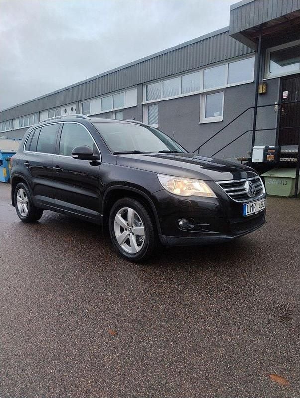Svart Begagnad 2009 VW Tiguan Sportline SUV | 69 900 kr (Marknadspris) - Bild 1/4