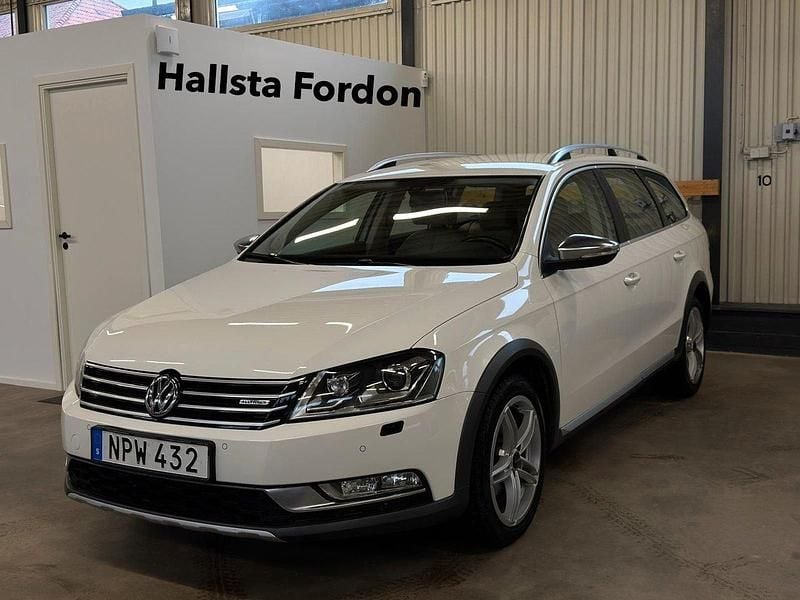 Vit Begagnad 2015 VW Passat Alltrack Kombi | 134 900 kr (Bra pris) - Bild 1/4
