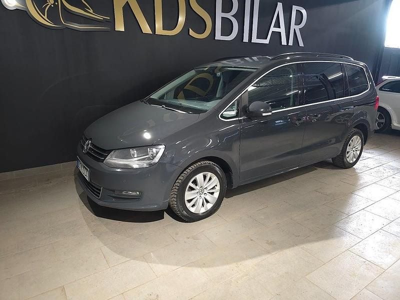 Begagnad VW Sharan Comfortline 140 HK (102 kW) 2011 Grå Minibuss