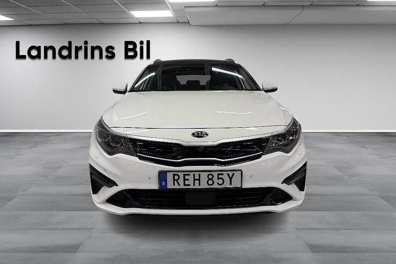 Begagnad Kia Optima Plus 205 HK (150 kW) 2019 Vit pearl metallic Kombi