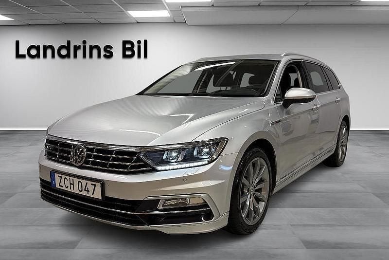 Silver Begagnad 2017 VW Passat R-line Kombi | 239 300 kr (Marknadspris) - Bild 1/4