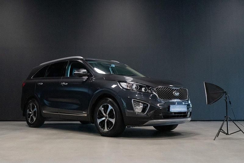 Grå Begagnad 2016 Kia Sorento SUV | 229 000 kr (Marknadspris) - Bild 1/4