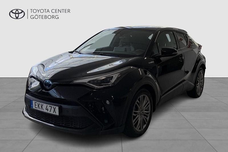 Svart Begagnad 2021 Toyota C-HR Executive SUV | 259 900 kr (Marknadspris) - Bild 1/2
