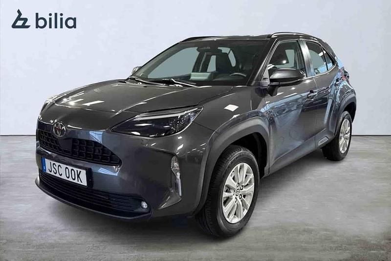 Grå Begagnad 2025 Toyota Yaris Cross SUV | 304 900 kr (Bra pris) - Bild 1/1
