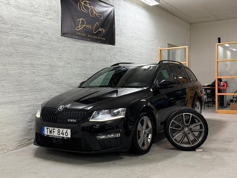 Svart Begagnad 2015 Skoda Octavia RS Kombi | 109 900 kr (Superpris) - Bild 1/4