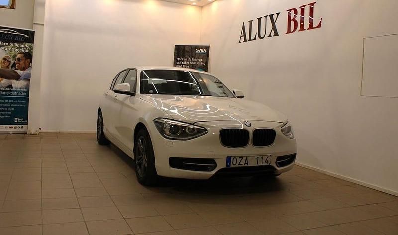 Begagnad BMW 120 Sport Line 184 HK (135 kW) 2012 Vit Halvkombi